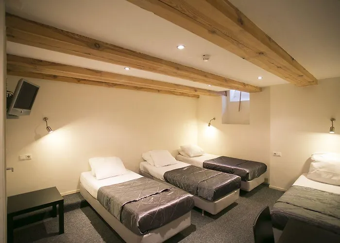 Отель Quentin Arrive