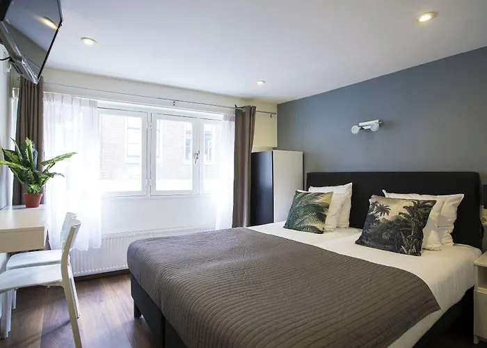 Отель Quentin Arrive *