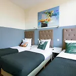 Quentin Arrive Hotel