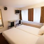 Quentin Arrive Hotel