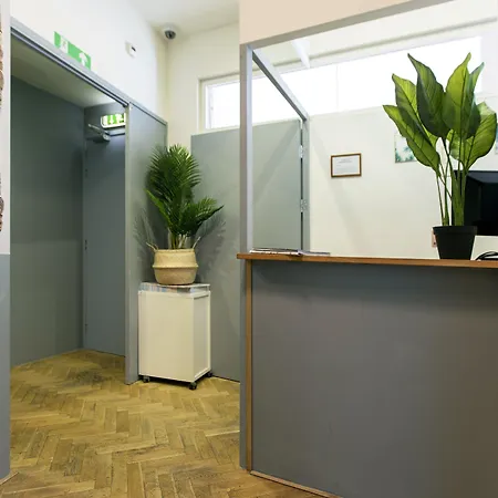 Quentin Arrive Hotel *