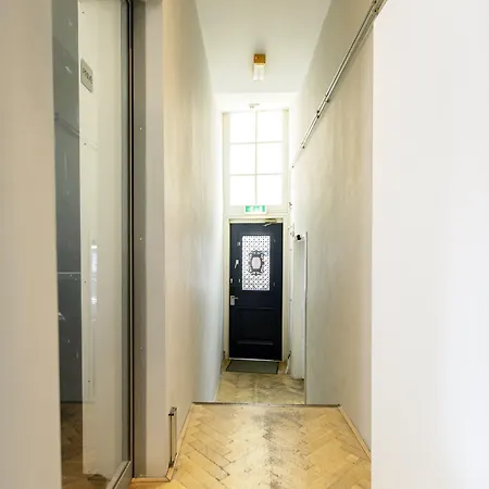 Quentin Arrive Hotel *