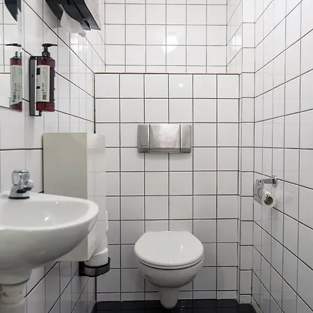 Quentin Arrive Hotel *