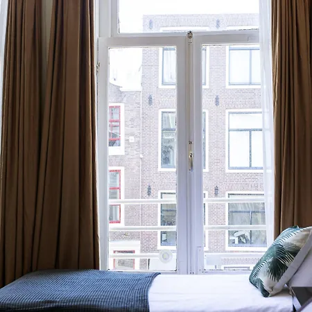 Quentin Arrive Hotel