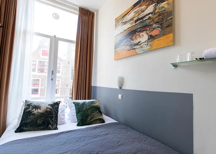 Quentin Arrive Hotel