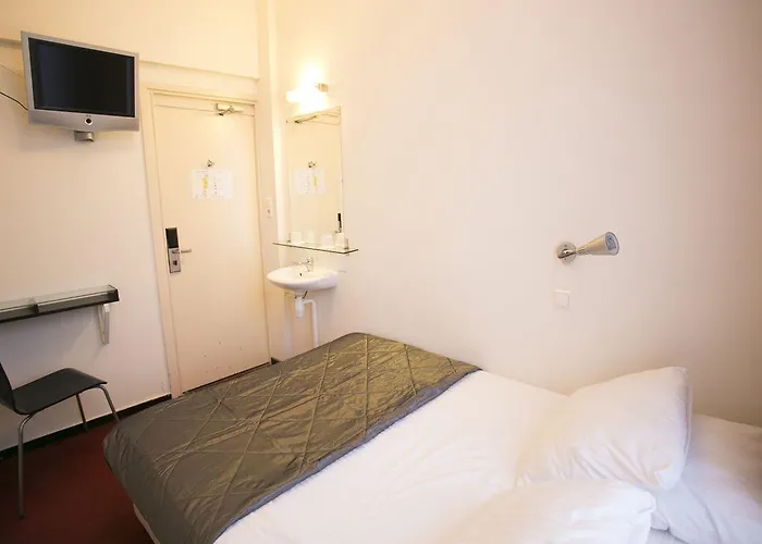 Otel Quentin Arrive *