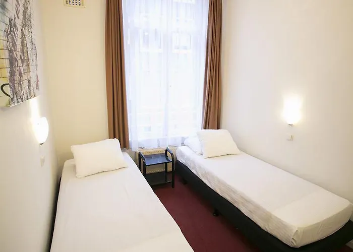 Otel Quentin Arrive *