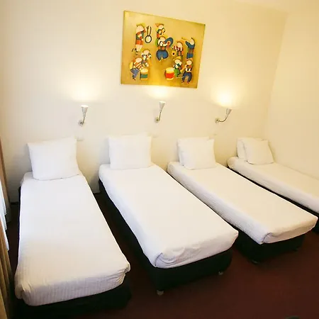 Quentin Arrive Hotell *